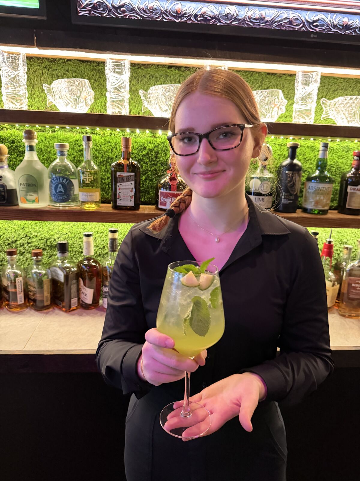Cocktail service at the bar